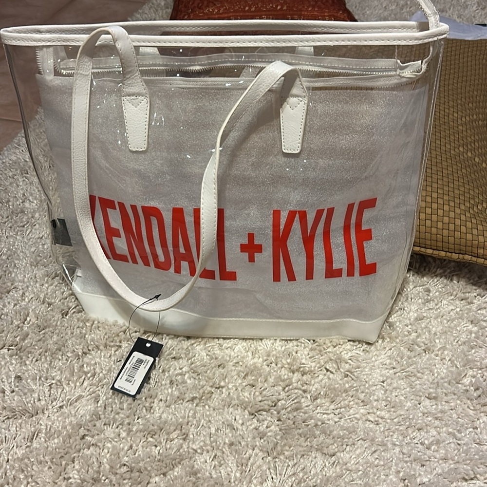 NWT$149 KENDALL + KYLIE Large Zippered Tote